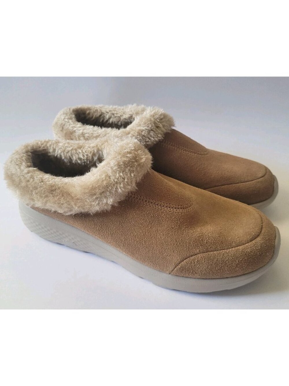 SKECHERS Walking Shoes Slippers Size 7 Goga Mat Technology Suede 14632 Gen 5